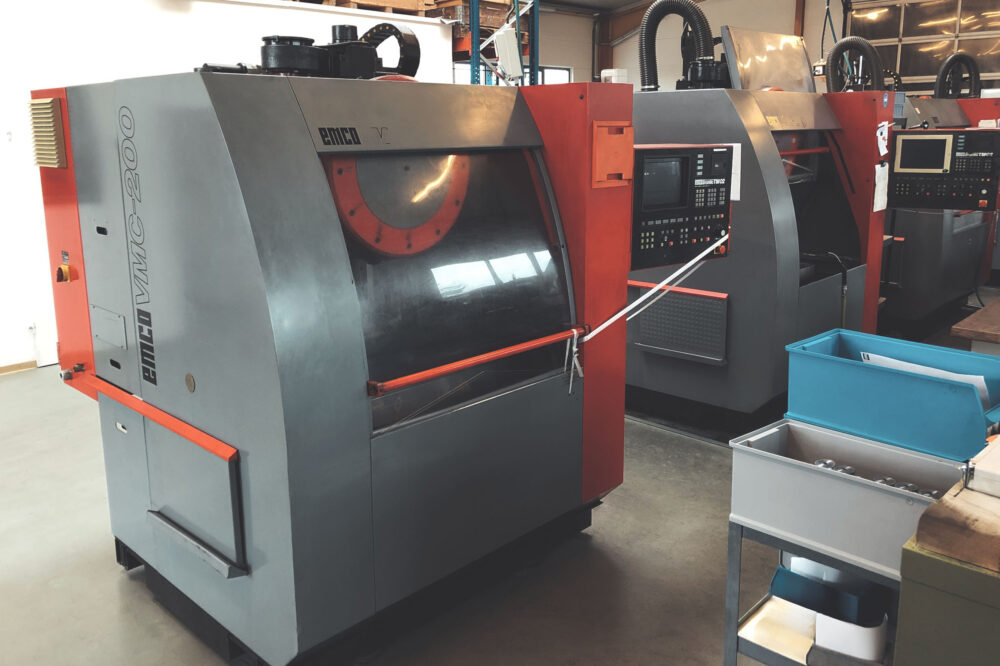 CNC-Drehmaschinen in der Produktionshalle von Miki Pulley
