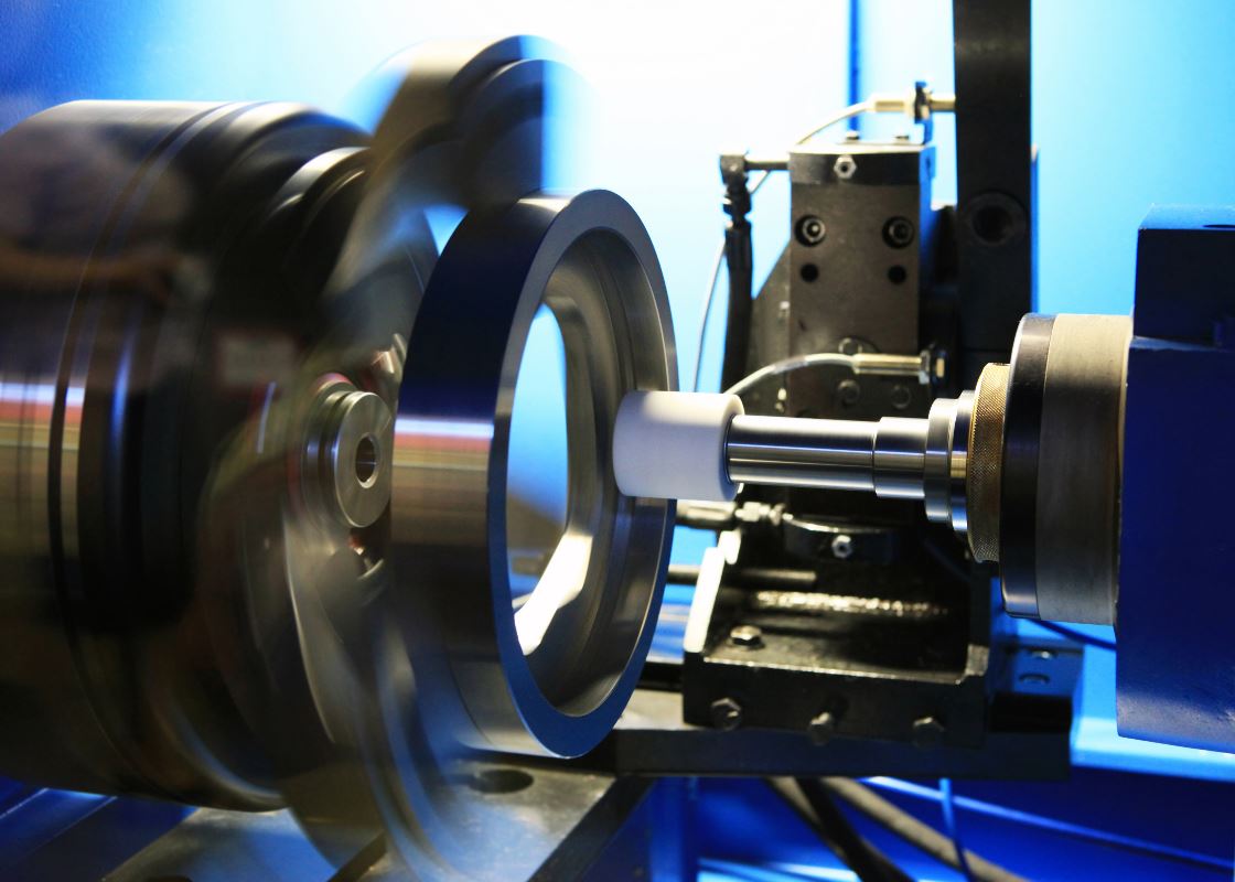 Grinding of a round detail on a special machine tool