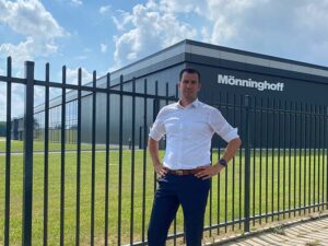 CEO of Miki Pulley Europe AG Matthias Klos in front of the new building of the company Mönninghoff